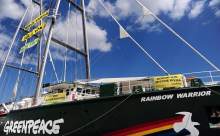 GREENPEACE'İN GEMİSİ İZMİR'DE HEM İZMİR HEM SOMA MESAJI VERDİ