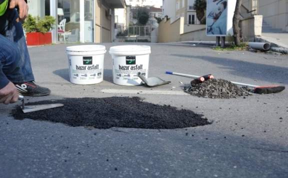 İBB’DEN ÇUKURLARA ÖZEL “HAZIR ASFALT”