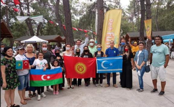 TÜRK DÜNYASI VE YERLEŞİK YABANCILAR TÜRKİYENİN İLK KÖY PAZARINDA