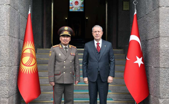 Bakan Akar, Kırgızistan Savunma Bakanı Bekbolotov İle Görüştü