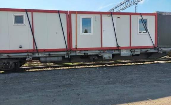 Deprem bölgesine demiryolu ile 573 yaşam konteyneri gönderildi