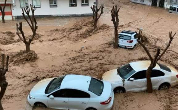 Şanlıurfa'da etkili olan sağanak sele sebep oldu