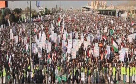 Yemen'de yüzbinlerce kişi ABD-Birleşik Krallık saldırılıranı protesto etti